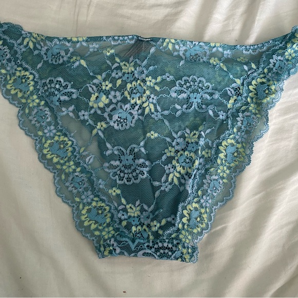 Victoria’s Secret Set - Picture 5 of 6